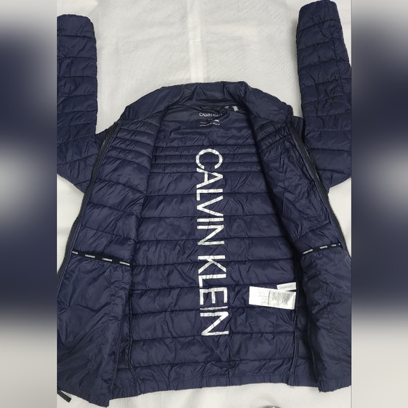 Calvin Klein light Packable Puffer Jacket Size Small - Picture 7 of 9